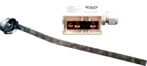 Fühler mit einer Metallkappe und einem Kabel, das mit einer weißen Box verbunden ist. Die Box trägt das Logo der Marke Wolf.